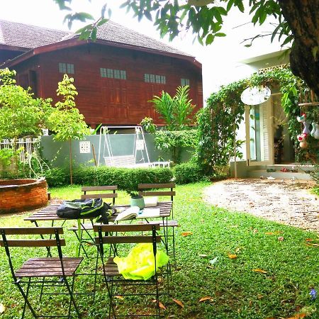 Bed and Breakfast Lada House Lampang Exterior foto