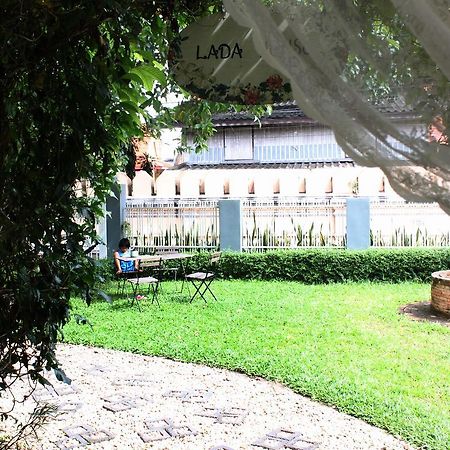 Bed and Breakfast Lada House Lampang Exterior foto