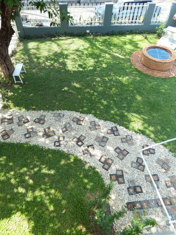 Bed and Breakfast Lada House Lampang Exterior foto