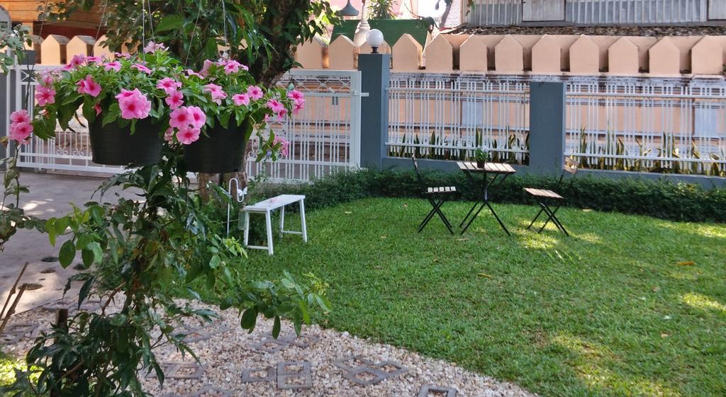 Bed and Breakfast Lada House Lampang Exterior foto