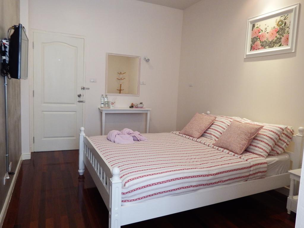 Bed and Breakfast Lada House Lampang Exterior foto