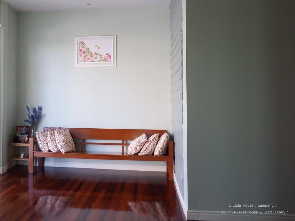 Bed and Breakfast Lada House Lampang Exterior foto