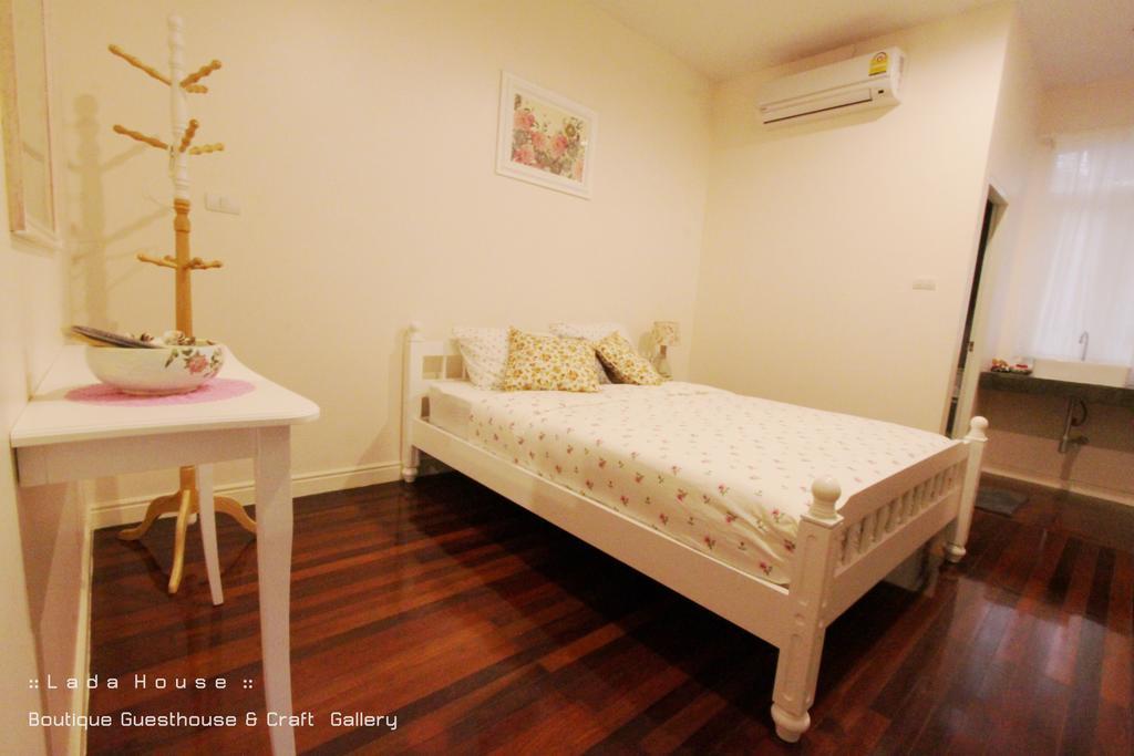 Bed and Breakfast Lada House Lampang Exterior foto