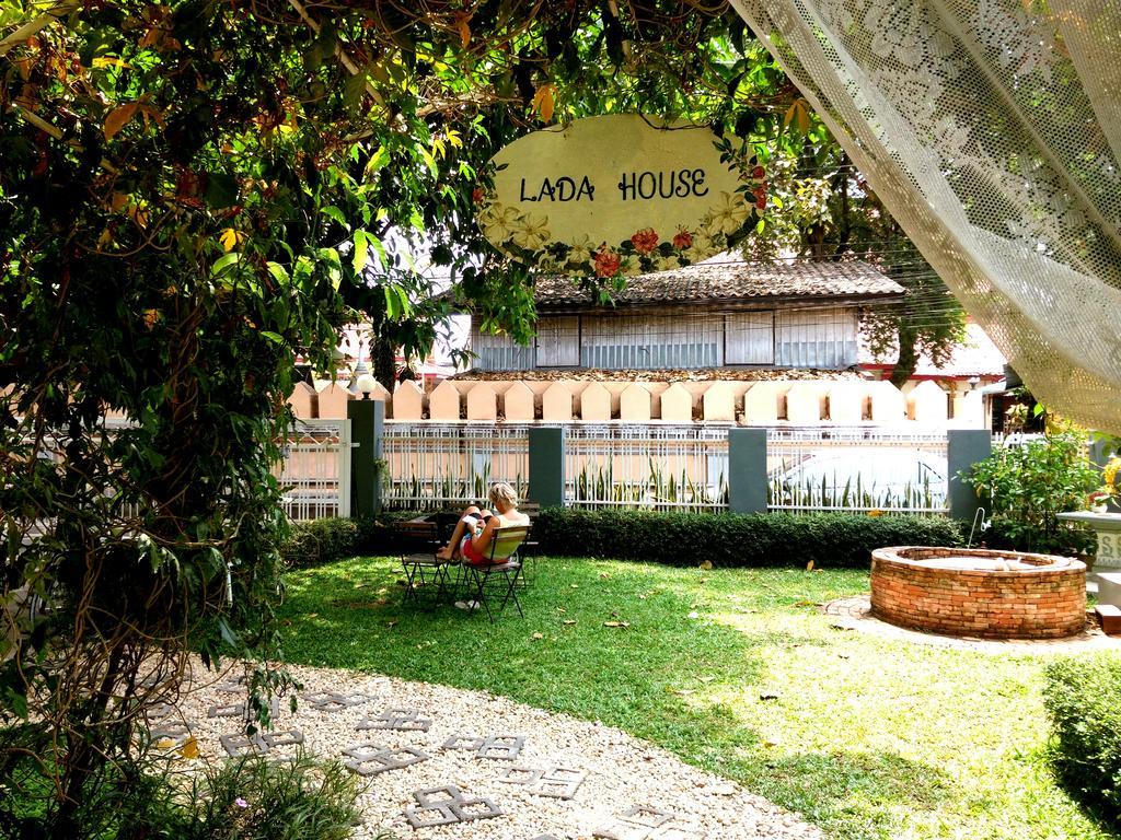 Bed and Breakfast Lada House Lampang Exterior foto