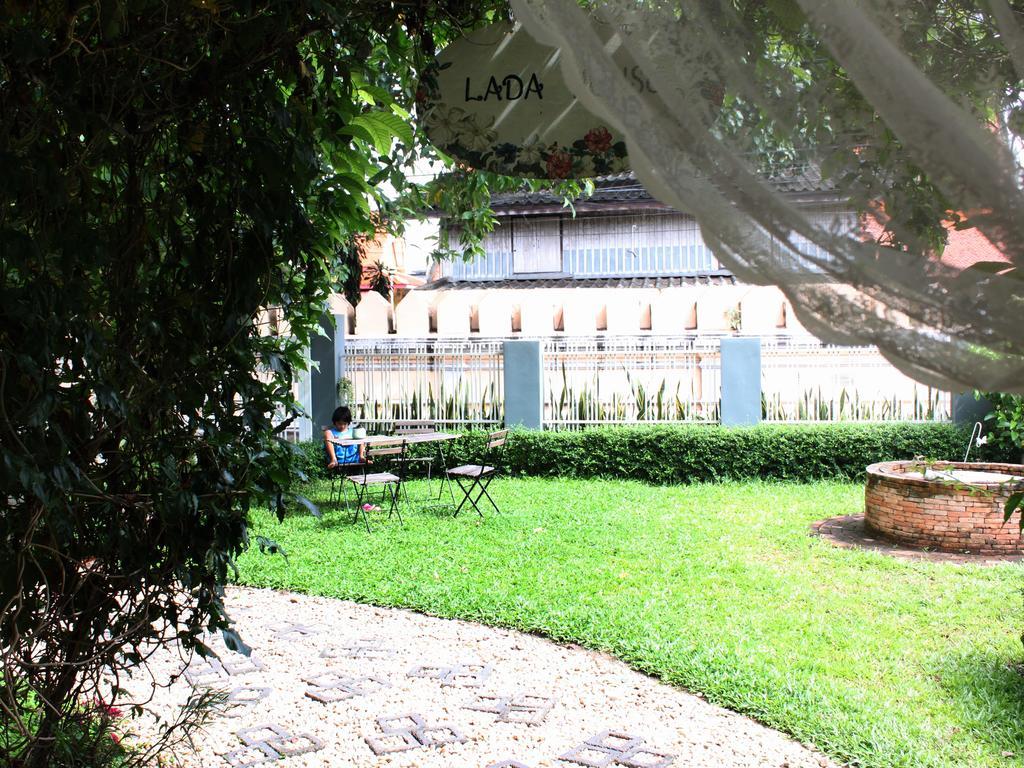 Bed and Breakfast Lada House Lampang Exterior foto